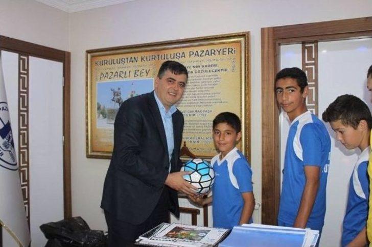 Pazaryeri Futbol Okulu Öğrencilerinden Başkan Yalçın’a Ziyaret G5