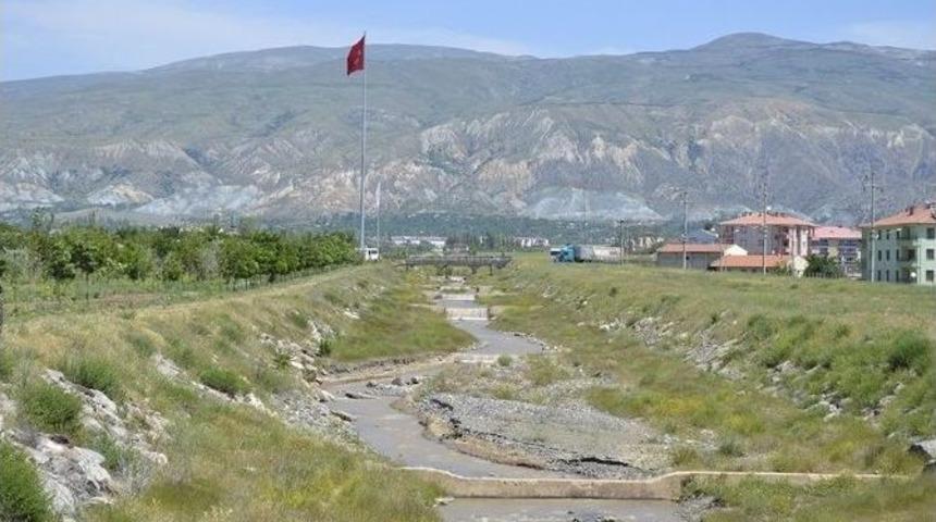 Dap İdaresi&rsquo;nin Desteğiyle Erzincan Vasgirt Deresine Rekreasyon D&uuml;zenlemesi Yapılıyor