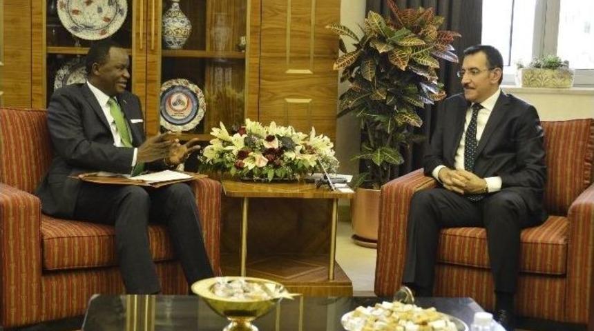 Bakan T&uuml;fenkci, Kenya B&uuml;y&uuml;kel&ccedil;isi Kilonzo&rsquo;yu Kabul Etti