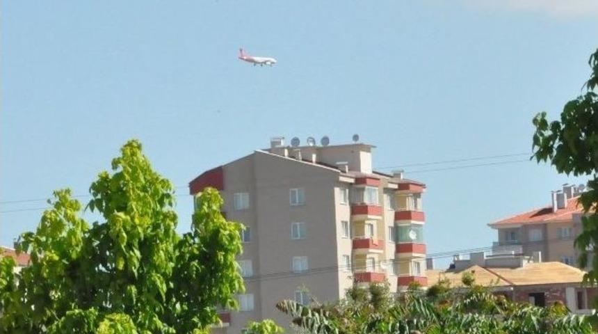 Uşak&rsquo;ta İnemeyen U&ccedil;ak G&uuml;ndem Oldu