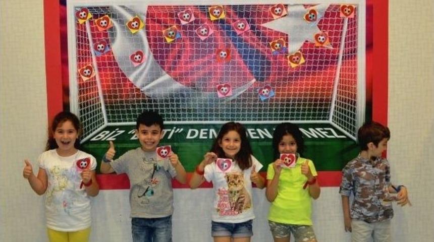 &Ccedil;ocuklar Emre Mor&rsquo;dan Gol Bekliyor