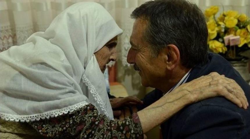 Ata&ccedil;&rsquo;la 108 Yaşındaki &Uuml;rkiye Nine&rsquo;nin Sohbeti