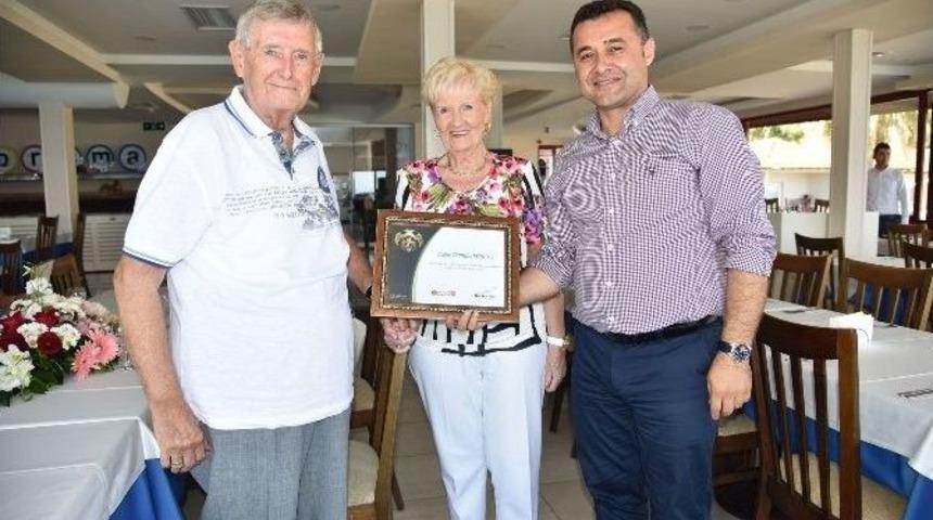 Başkan Y&uuml;cel&rsquo;den Alanya Aşığı Almanlara Plaket