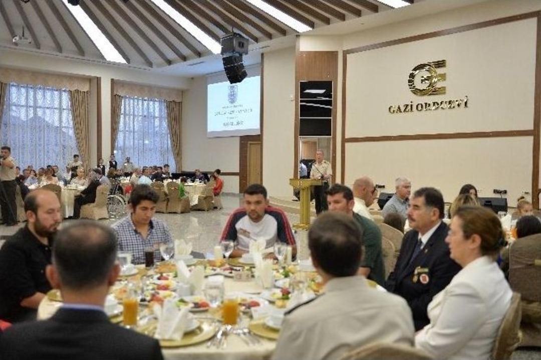 Genelkurmay Başkanı Orgeneral Akar&rsquo;dan Gaziler Ve Ailelerine İftar