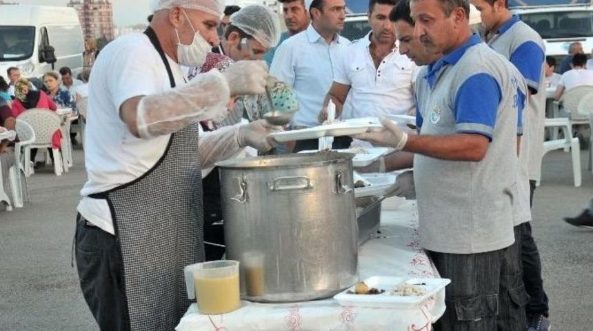 Her G&uuml;n Bir Mahallede İftar &Ccedil;adırı