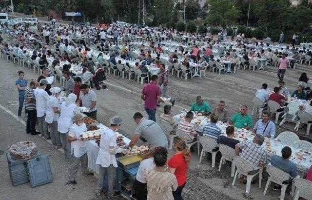 Her Gün Bir Mahallede İftar Çadırı