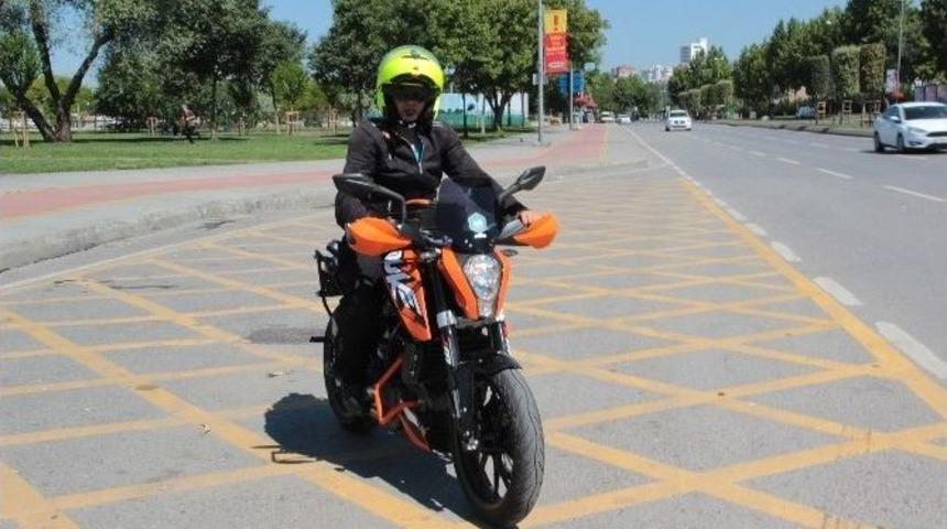 (&ouml;zel Haber) Kadına Şiddete Dikkat &Ccedil;ekmek İ&ccedil;in Motosikletiyle Kutuplara Gidiyor
