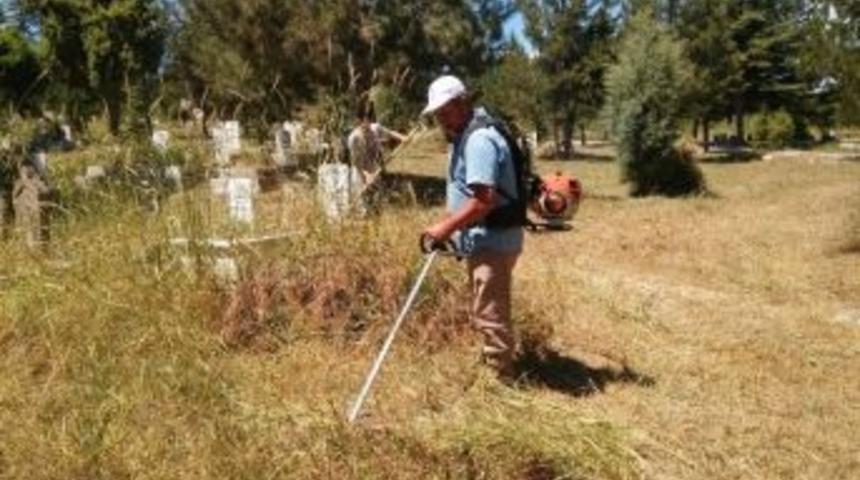 Hisarcık&rsquo;ta Mezarlık Temizliği