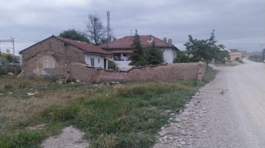 Beylikova&rsquo;daki Metruk Binalar Yıkılıyor