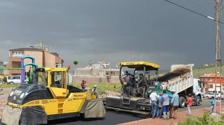 Danişmentgazi Mahallesi Asfaltlanıyor