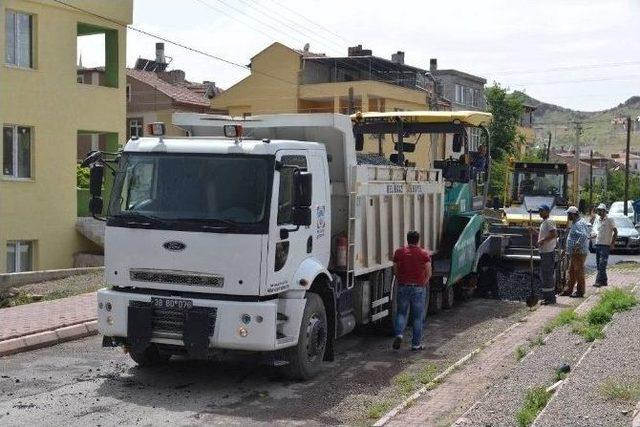 Danişmentgazi Mahallesi Asfaltlanıyor