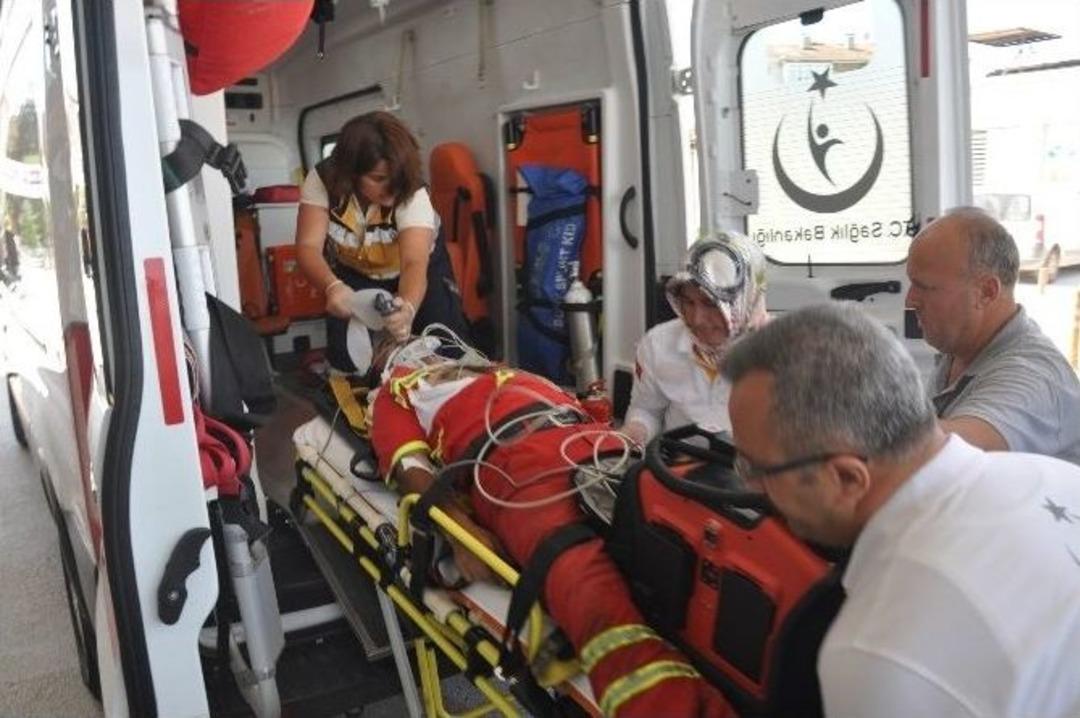 Direksiyon Başında Kalp Krizi Ge&ccedil;irdi, Direğe &Ccedil;arparak &Ouml;ld&uuml;