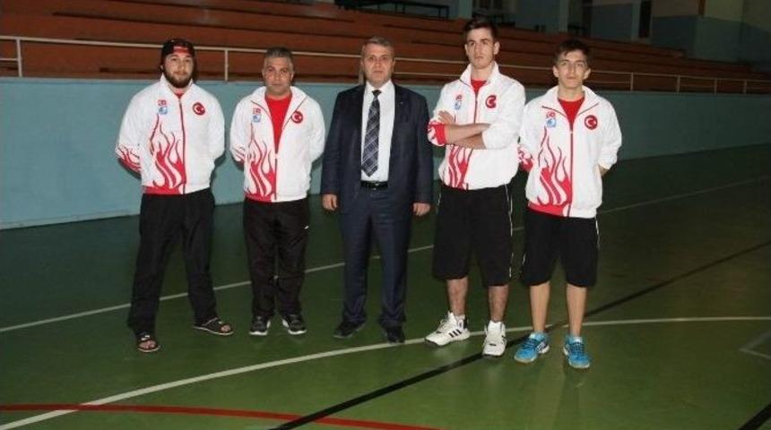 B&uuml;lent Akay, İnline Hokey Milli Takımının Yozgat Kampını Ziyaret Etti