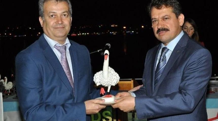 Hakim Ve Savcılara &lsquo;kanatlı Kozalak&rsquo;larla Veda