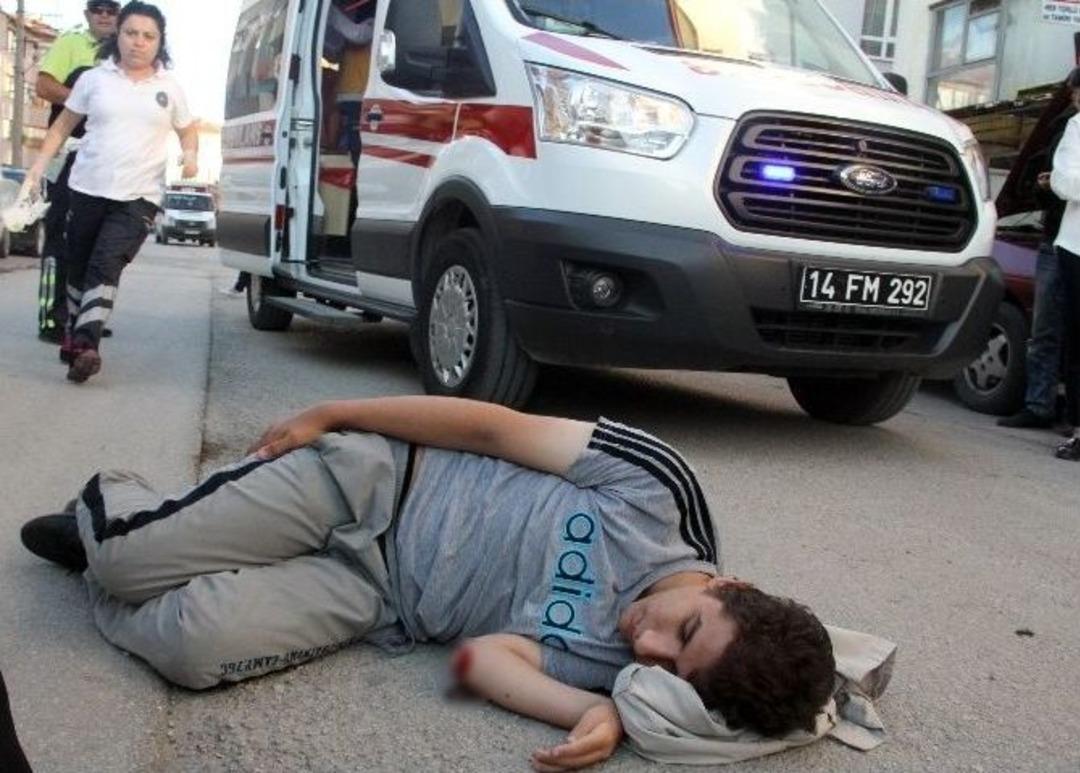 (&ouml;zel Haber) Engelli &Ccedil;ocuğa Araba &Ccedil;arptı, Anne G&ouml;zyaşlarına Boğuldu