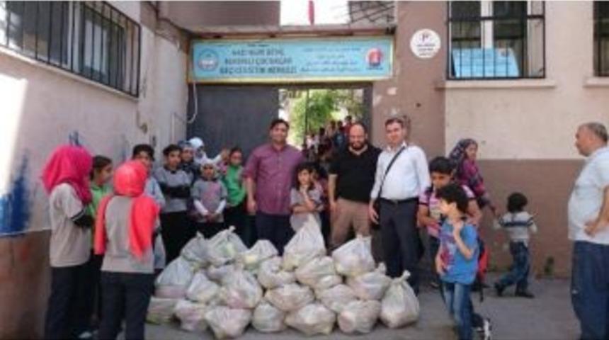 Ramazan Ayında Suriyeli Miniklere Erzak Yardımı