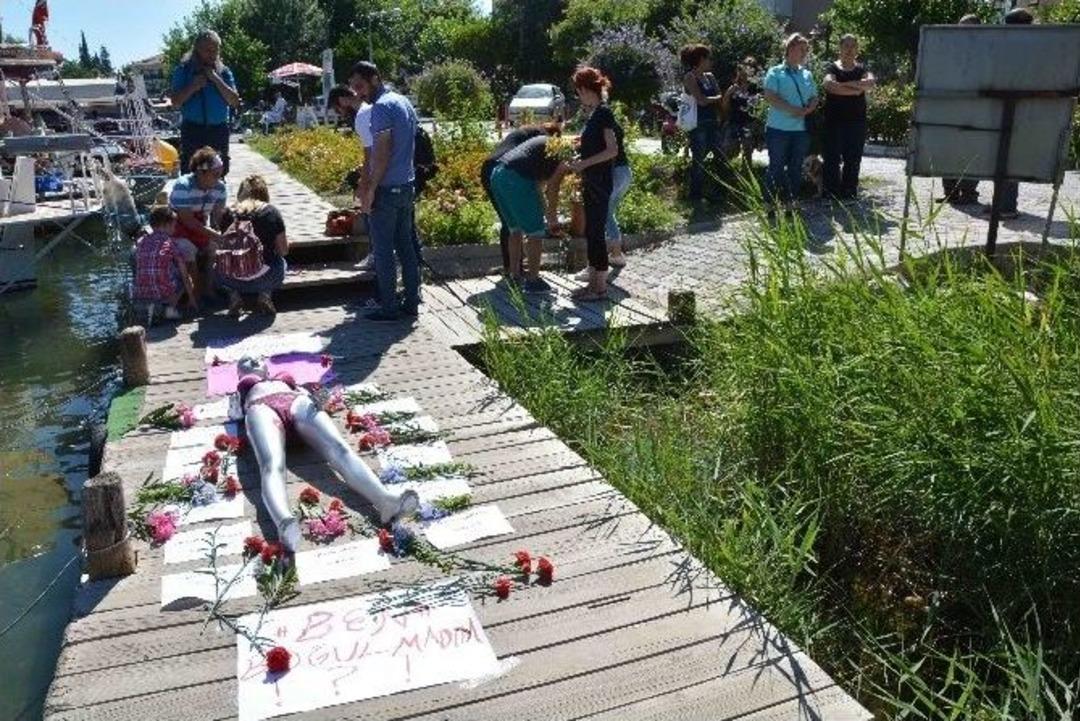 Cansu Kaya &Ouml;l&uuml;m&uuml;n&uuml;n 1. Yıl D&ouml;n&uuml;m&uuml;nde Karanfillerle Anıldı