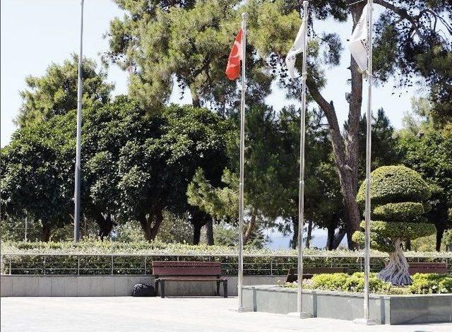 Antalya’da Şüpheli İki Valiz Polisi Alarma Geçirdi