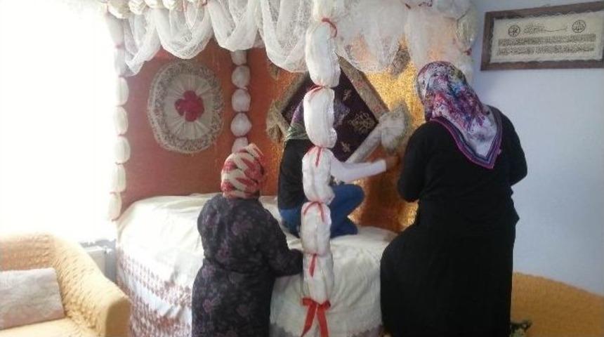 K&uuml;tahya&rsquo;da &rsquo;bebeklere Doğu Yatağı&rsquo; Geleneği