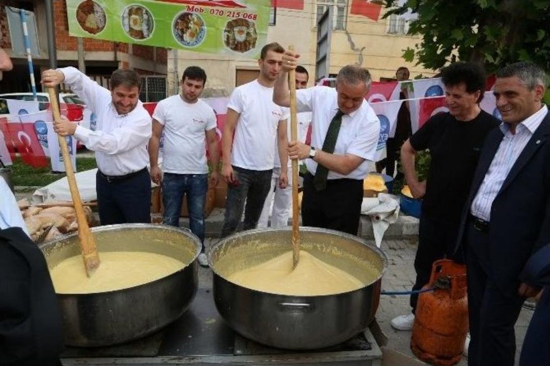 Ey&uuml;p&rsquo;ten Evlad-ı Fatihan&rsquo;a Dev İftar Sofrası
