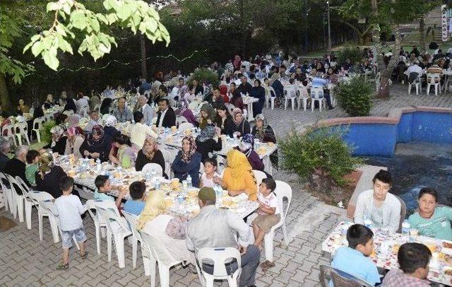 Ak Parti Kırıkkale İl Teşkilatından Mahalle İftarı