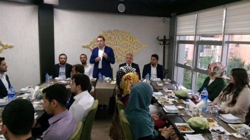 Ak Parti Genel Merkez Gen&ccedil;lik Kolları Başkanı Melih Ecertaş: