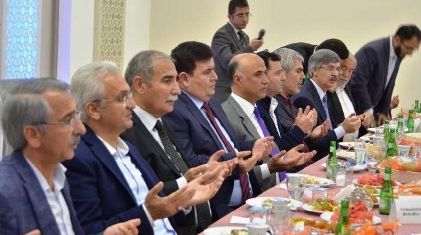 Erzincan Ticaret Ve Sanayi Odasının İftarına Yoğun İlgi