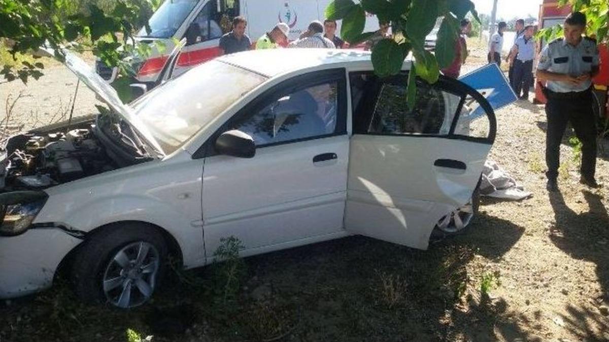 Seydikemer&rsquo;de Trafik Kazası: 3 Yaralı