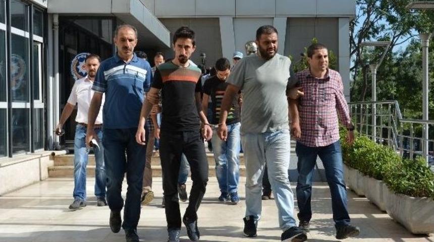Bursa&rsquo;da İki Arkadaş Ka&ccedil;ırıldı