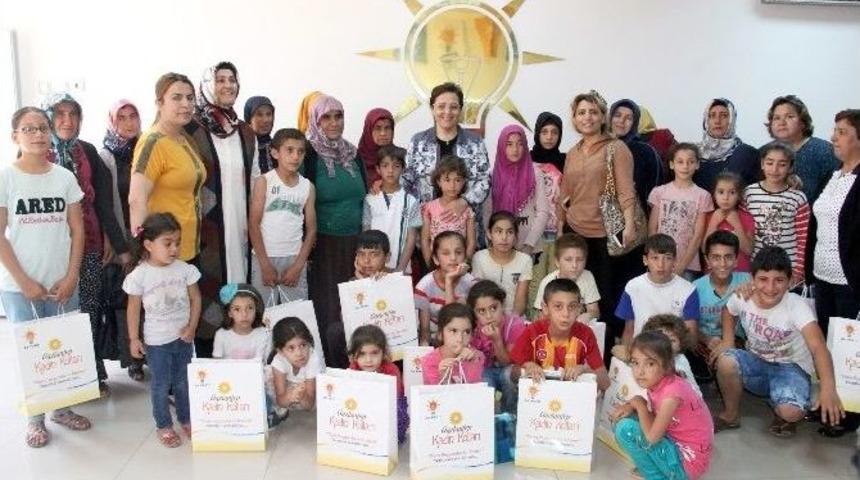 50 Yetim Ve &Ouml;ks&uuml;z &Ccedil;ocuğa Kıyafet Yardımı