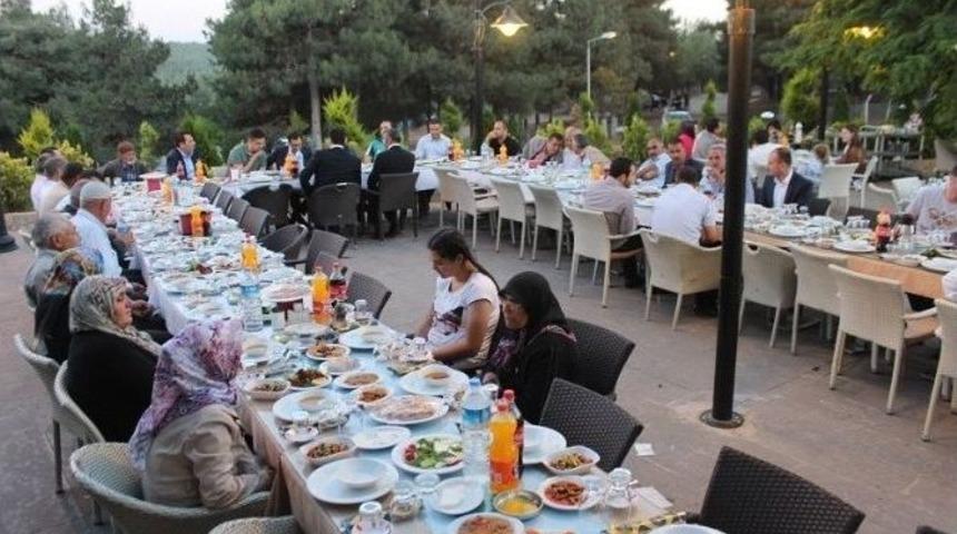 Şehit Ve Gazi Ailelerine İftar Yemeği