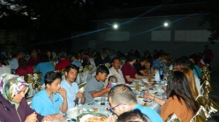 &Ccedil;orlu&rsquo;da Eğitim Camiası İftar Sofrasında Bir Araya Geldi