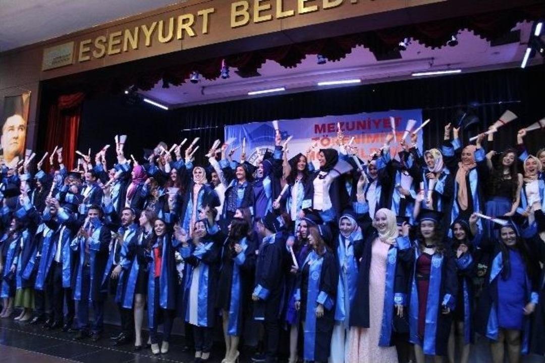 Esenyurt &Uuml;niversitesi, İkinci Mezunlarını Verdi