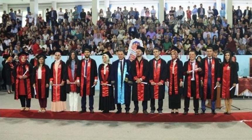 Er&uuml; İktisadi Ve İdari Bilimler Fak&uuml;ltesi 34. D&ouml;nem Mezunlarını Verdi