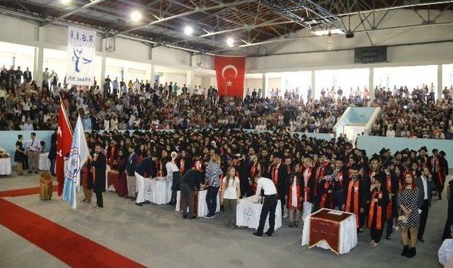 Erü İktisadi Ve İdari Bilimler Fakültesi 34. Dönem Mezunlarını Verdi