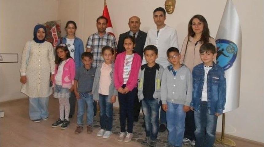 Hınıslı K&uuml;&ccedil;&uuml;k Dadaşlardan B&uuml;y&uuml;k Davranış