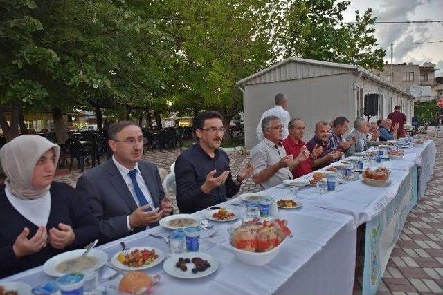 Gönüller İftarda Bir Araya Geldi