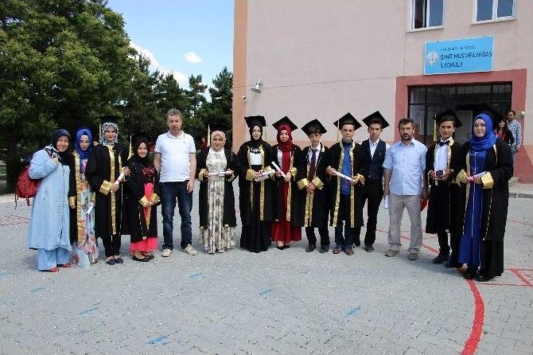 Seyit Battalgazi İmam Hatip Ortaokulu İlk Mezunlarını Verdi