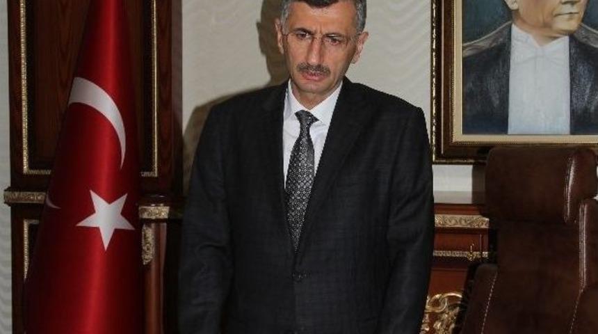 Yeni Rize Valisi Erdoğan Bektaş G&ouml;revine Başladı