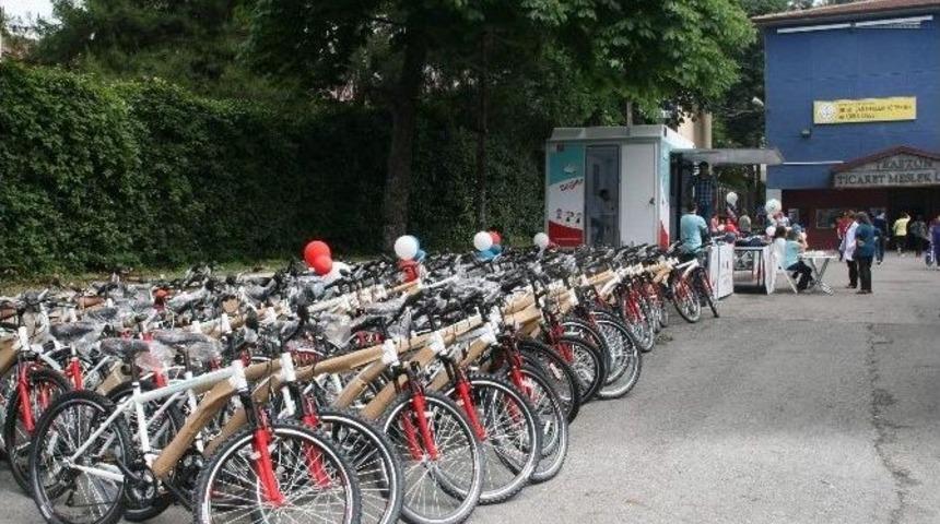 Trabzon&rsquo;da Bisiklet Dağıtımı
