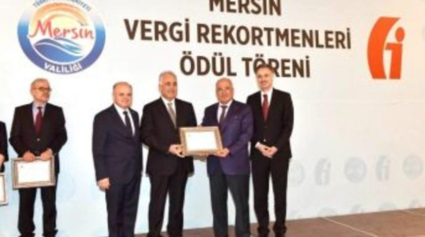 Kurumlar Vergisi 7&rsquo;ncisi Memişoğlu, &Ouml;d&uuml;l&uuml;n&uuml; Aldı