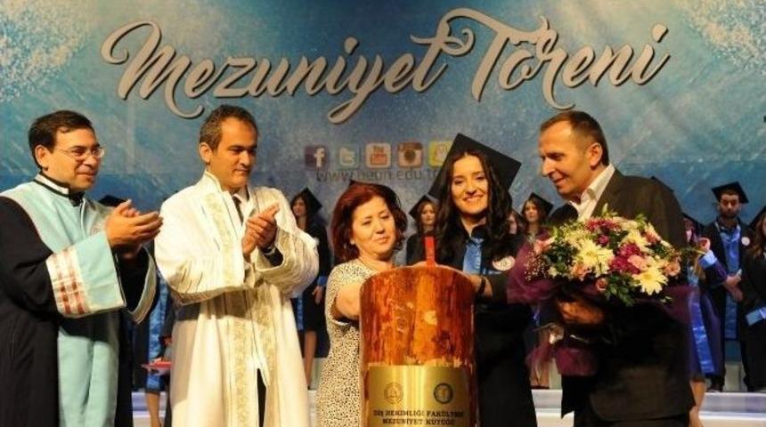 Be&uuml;; Diş Hekimliği Fak&uuml;ltesi Diş Hekimlerini Geleceğe Uğurladı