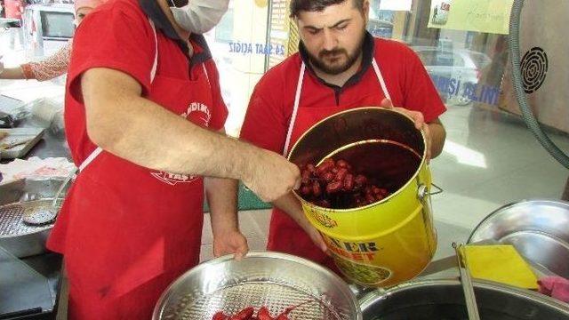Sandıklı’da Bir Pastanede Çıkarılan Değişik Lezzetler İlgi Görüyor