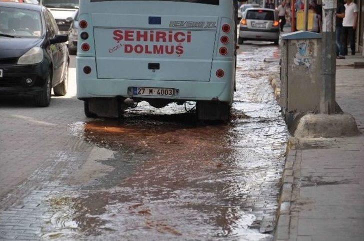 Patlayan Su Borusu Yolları Gölete Çevirdi G4