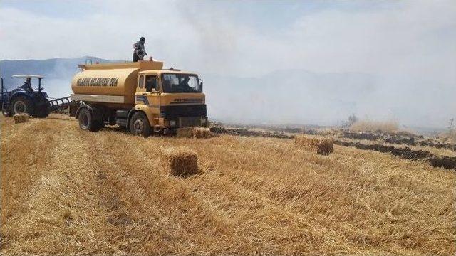 Anız Yangını İtfaiye Tarafından Güçlükle Kontrol Altına Alındı.