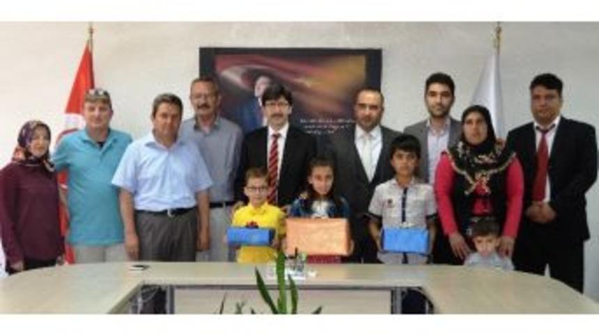 &ldquo;2. Ulusal &Ccedil;ocuk Resim Yarışması&rdquo;nda Dereceye Giren &Ouml;ğrencilere &Ouml;d&uuml;llendirildi