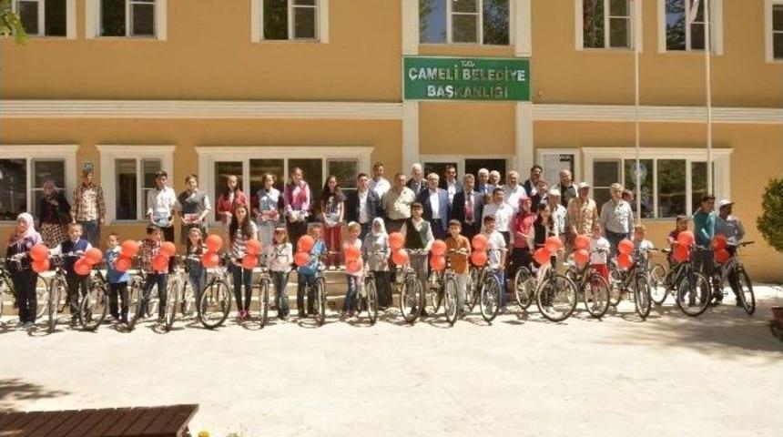 Denizli&rsquo;de Başarılı &Ouml;ğrencilere Bisiklet