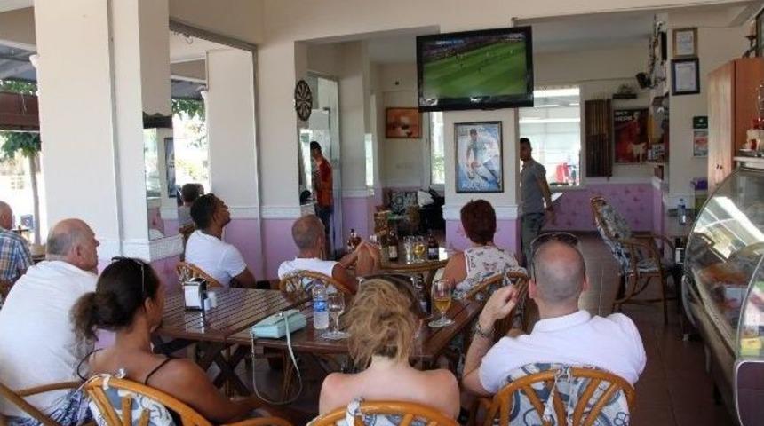 İngilizler Avrupa Şampiyonasının Keyfini Didim&rsquo;de &Ccedil;ıkarıyor