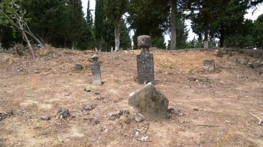 &Ccedil;anakkale&rsquo;de Şehit Mezarları Ortaya &Ccedil;ıktı