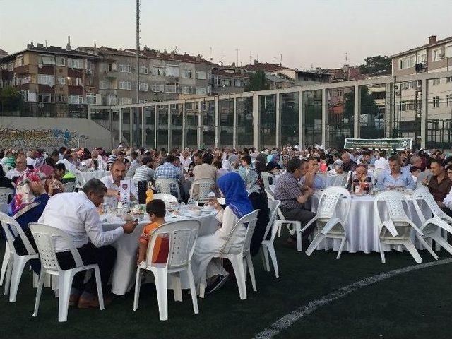 Minibüsçüler İftar Sofrasında Bir Araya Geldi